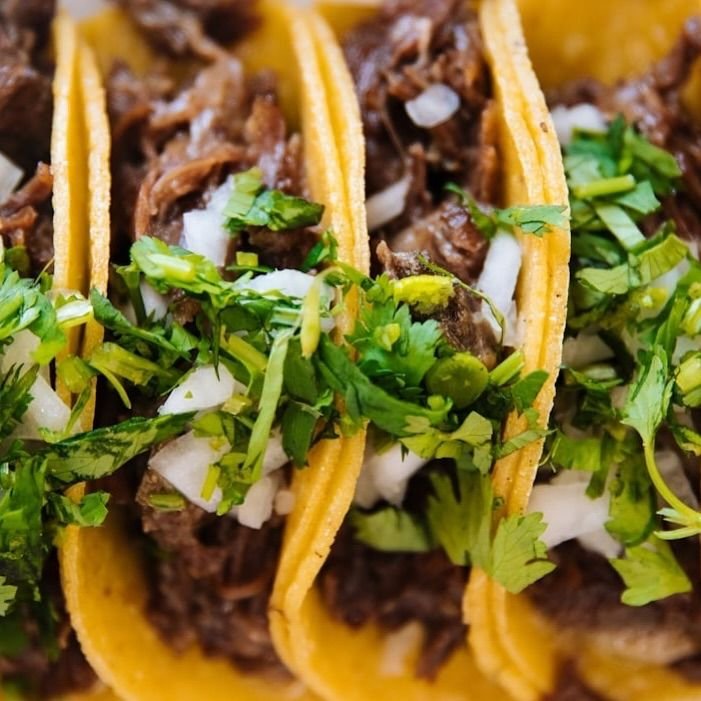 Tacos de carne con cebolla y cilantro